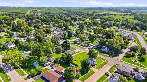 131 E 2nd Street Riverside IA 52327