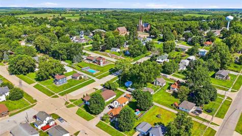 131 E 2nd Street Riverside IA 52327