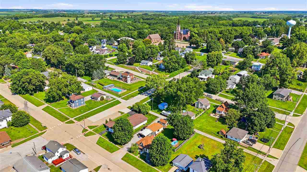 131 E 2nd Street Riverside IA 52327