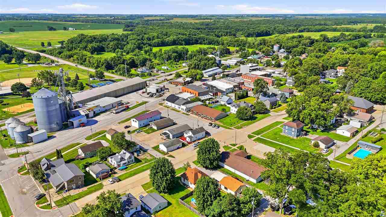 131 E 2nd Street Riverside IA 52327