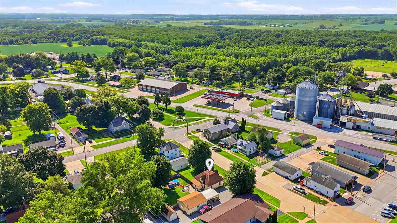 131 E 2nd Street Riverside IA 52327
