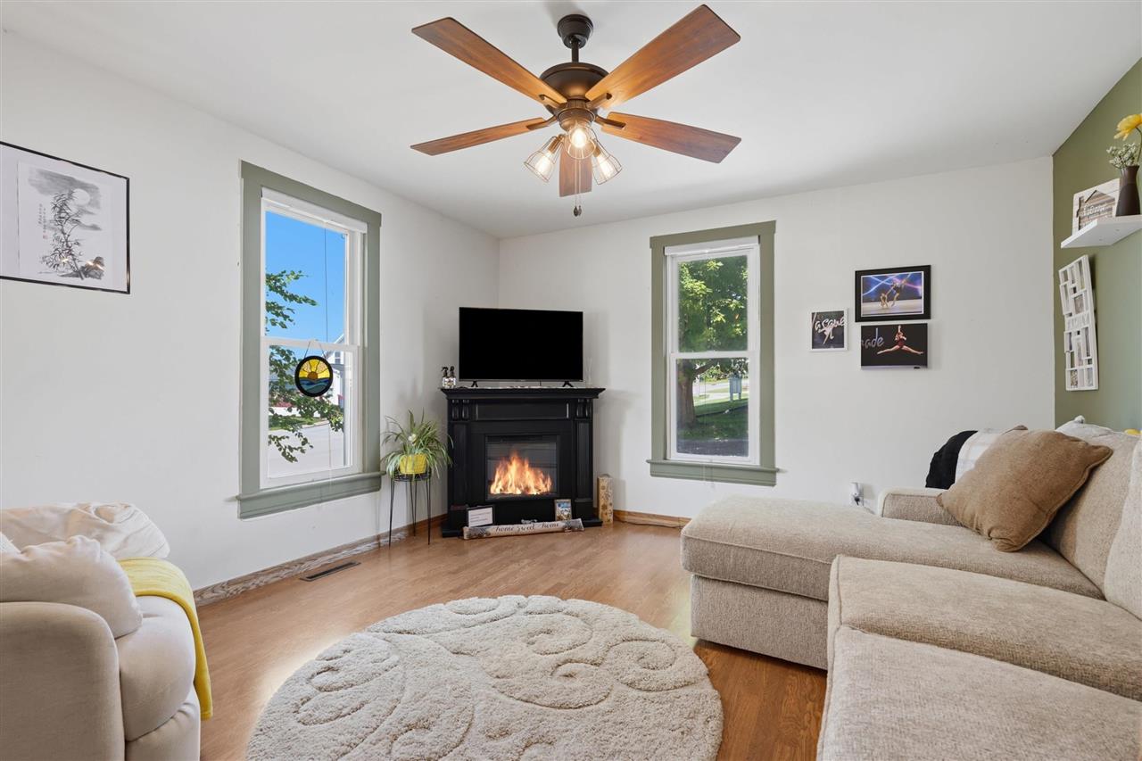 131 E 2nd Street Riverside IA 52327