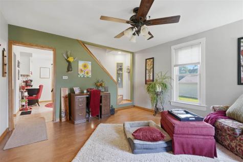 131 E 2nd Street Riverside IA 52327