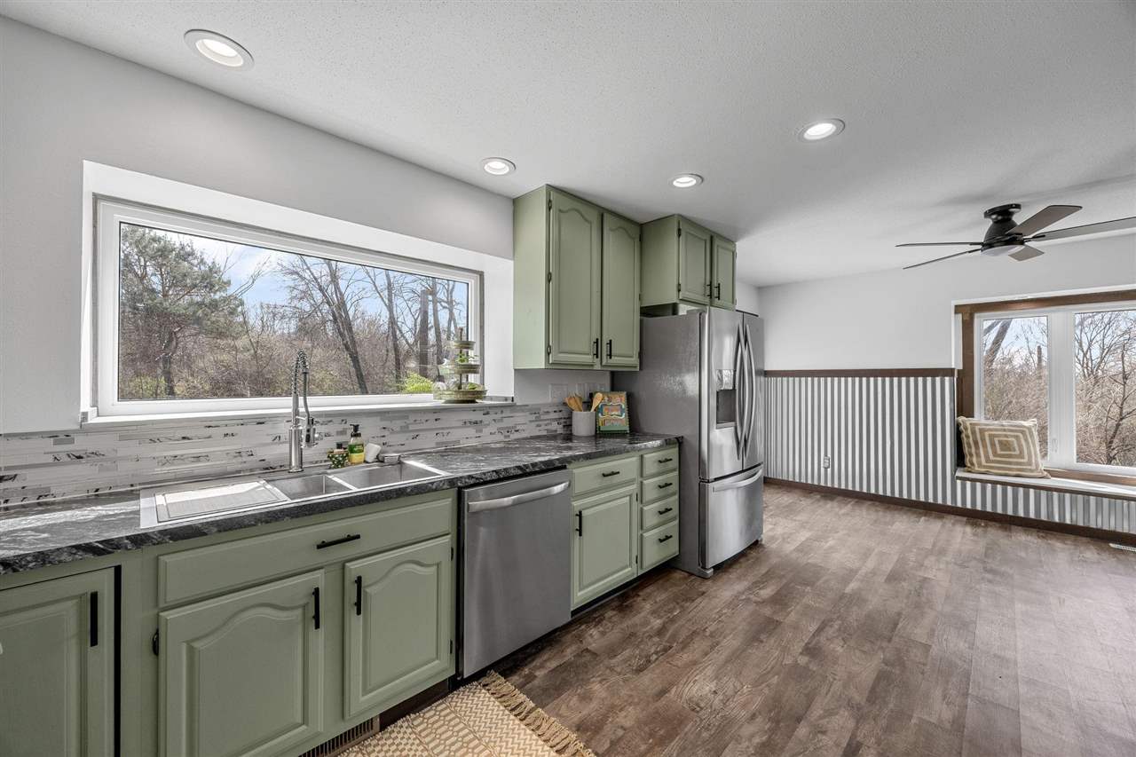 5750 J Street SW Cedar Rapids IA 52404