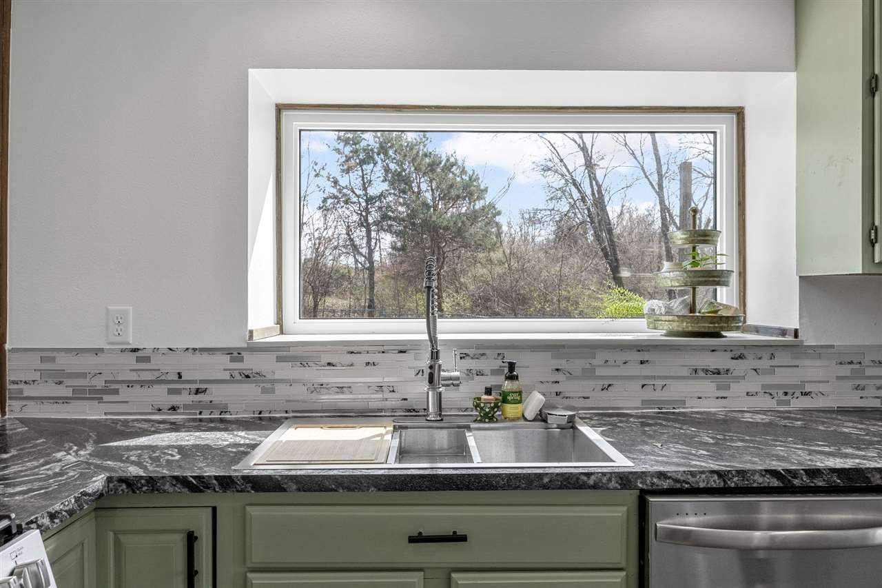 5750 J Street SW Cedar Rapids IA 52404