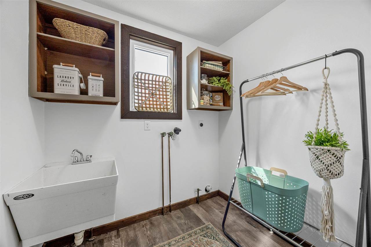 5750 J Street SW Cedar Rapids IA 52404