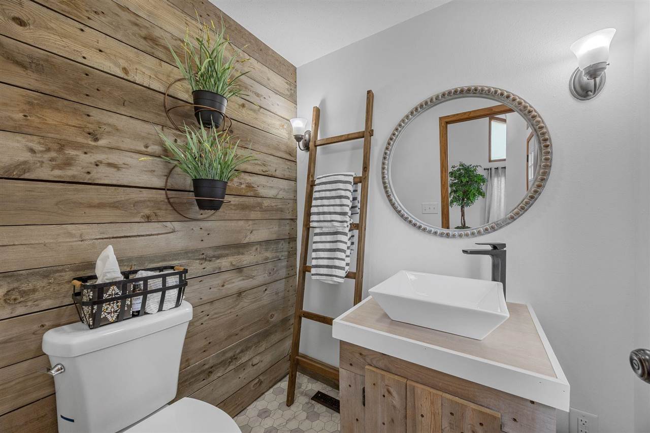 5750 J Street SW Cedar Rapids IA 52404