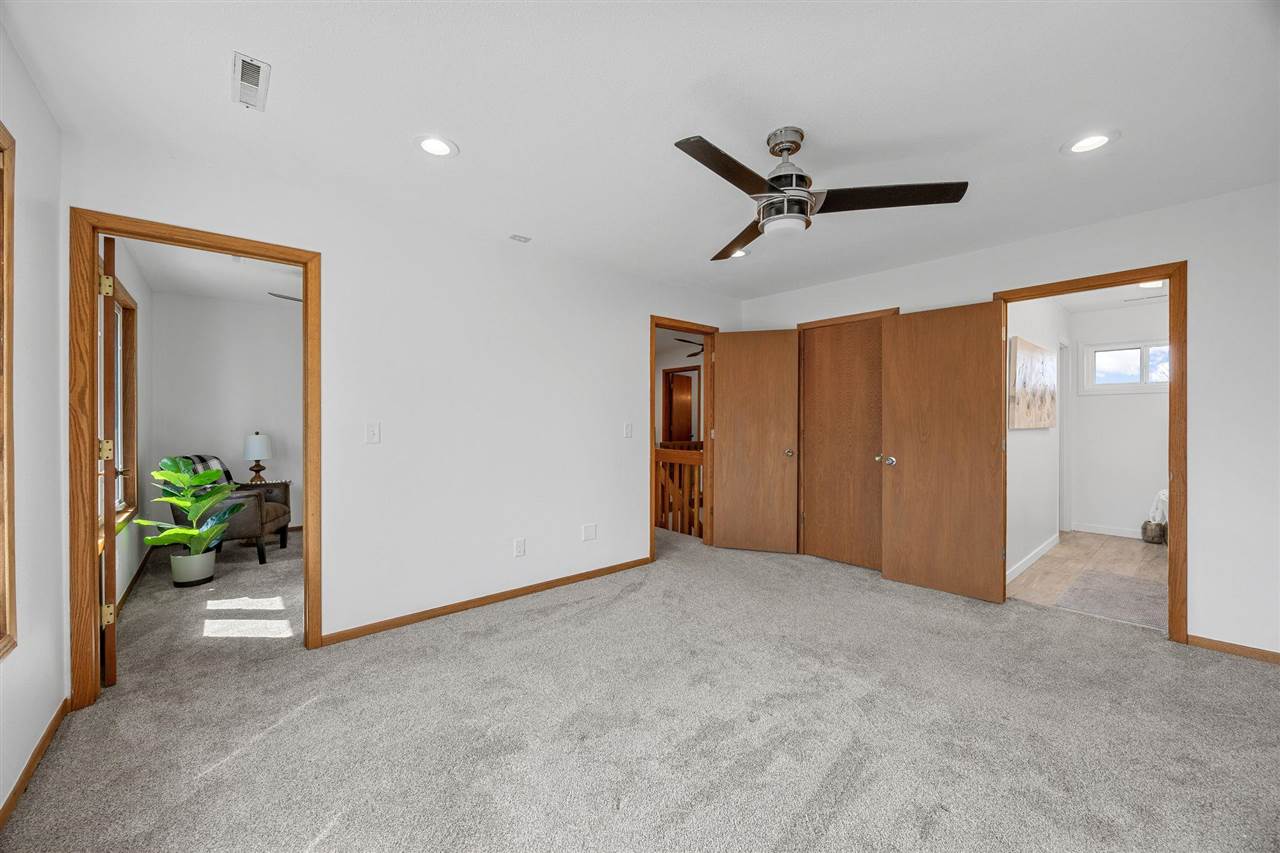 5750 J Street SW Cedar Rapids IA 52404