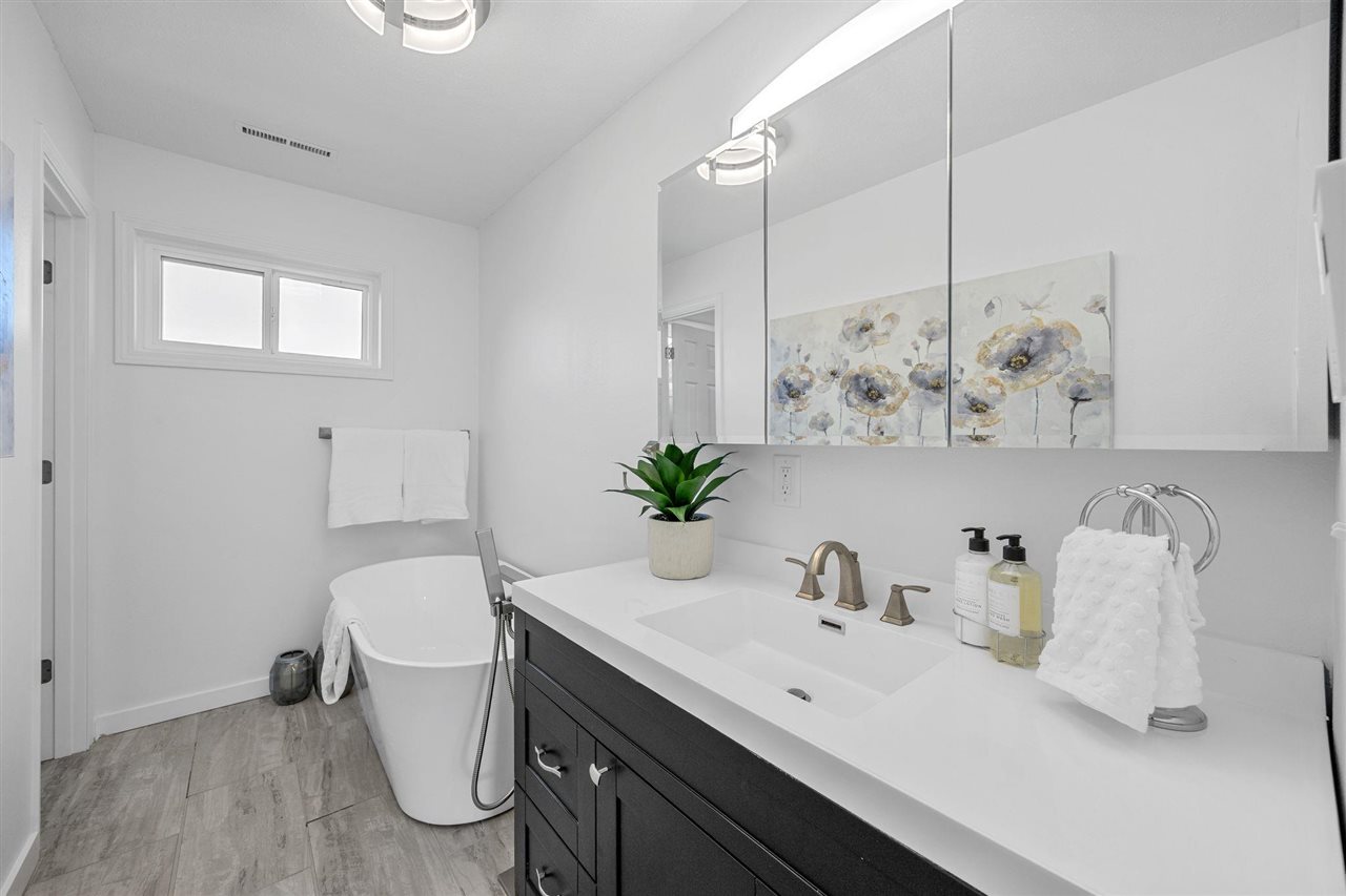 5750 J Street SW Cedar Rapids IA 52404