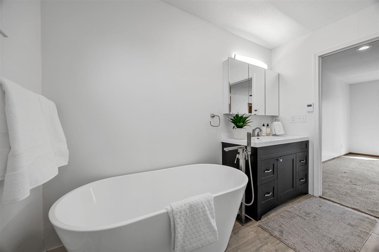 5750 J Street SW Cedar Rapids IA 52404