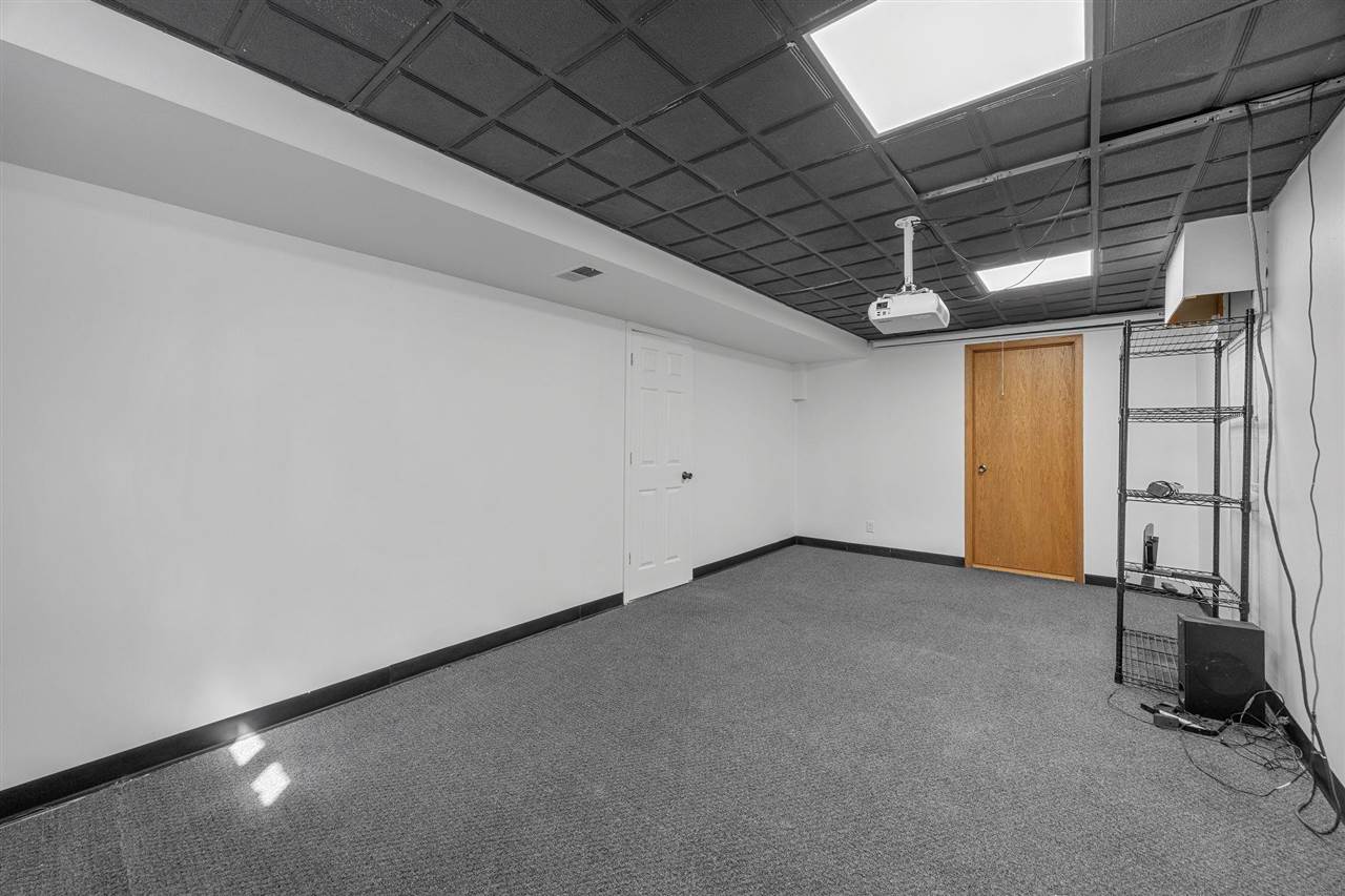 5750 J Street SW Cedar Rapids IA 52404