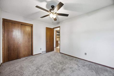3533 NE Winterwood Court Cedar Rapids IA 52402