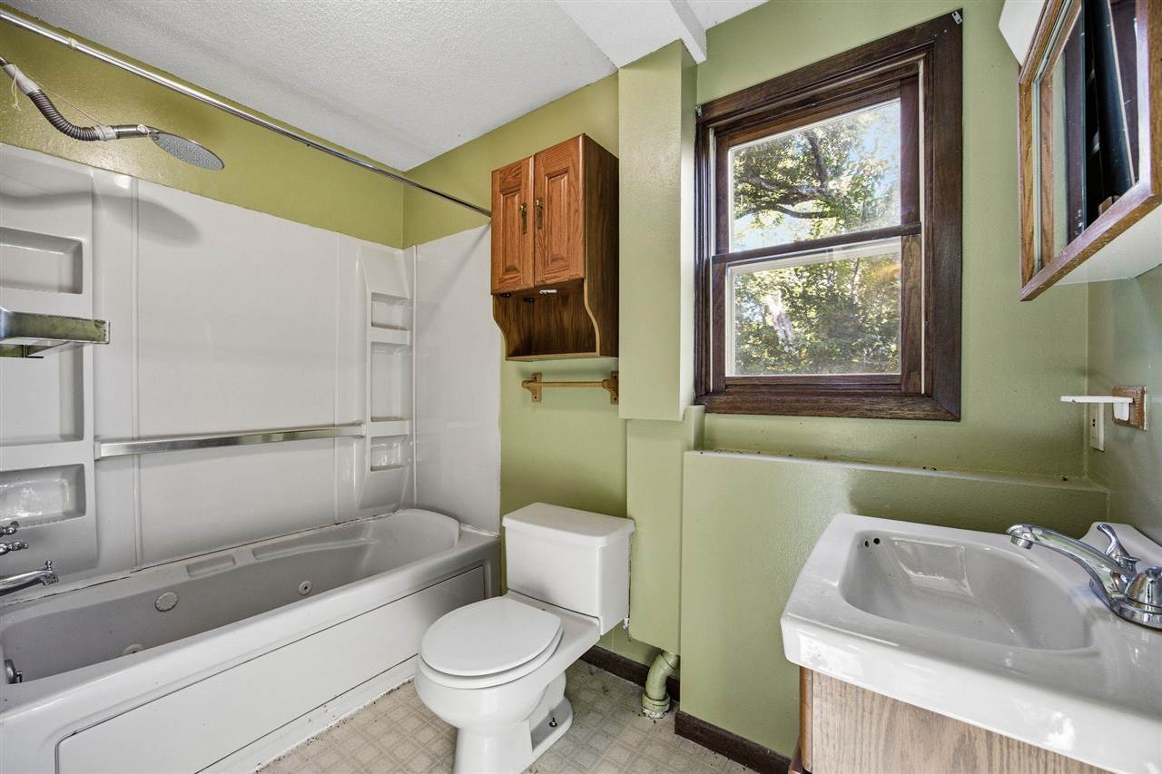 3533 NE Winterwood Court Cedar Rapids IA 52402