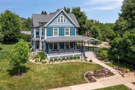 205 NW 2nd Avenue Mt Vernon IA 52314