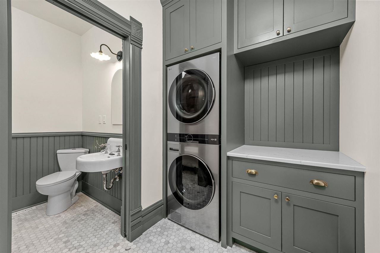 205 NW 2nd Avenue Mt Vernon IA 52314