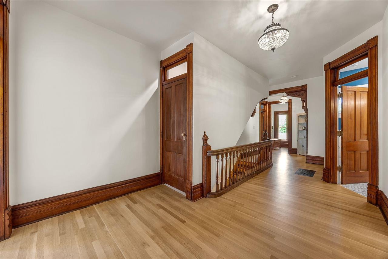 205 NW 2nd Avenue Mt Vernon IA 52314