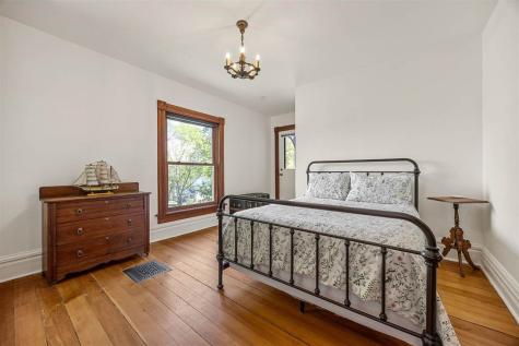 205 NW 2nd Avenue Mt Vernon IA 52314