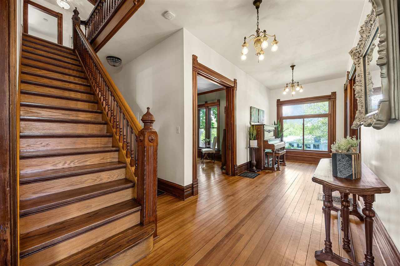 205 NW 2nd Avenue Mt Vernon IA 52314