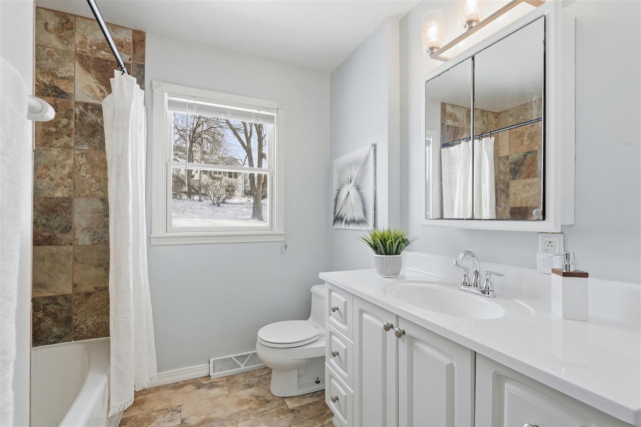 1022 Wylde Green Road Iowa City IA 52246