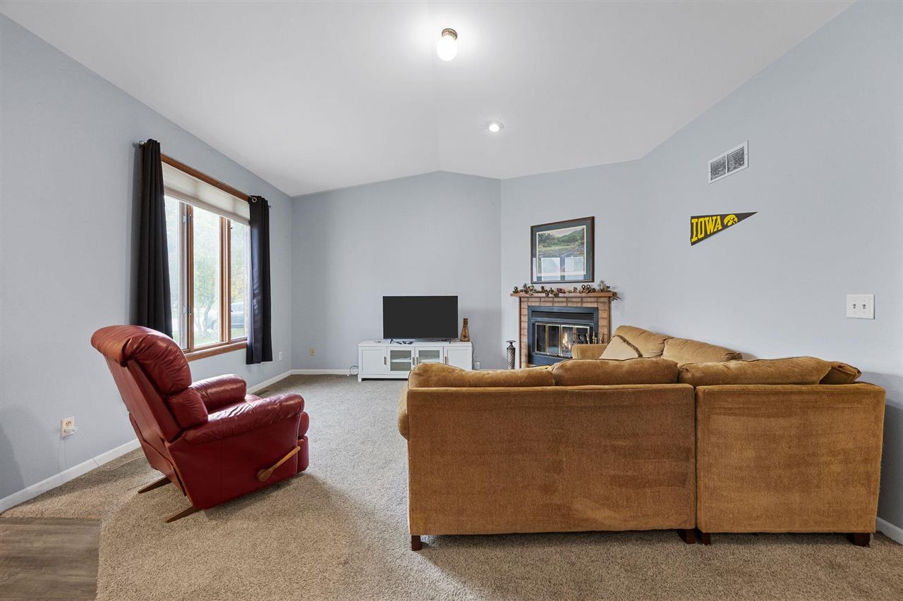 2264 Plaen View Drive Iowa City IA 52246