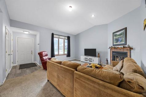 2264 Plaen View Drive Iowa City IA 52246