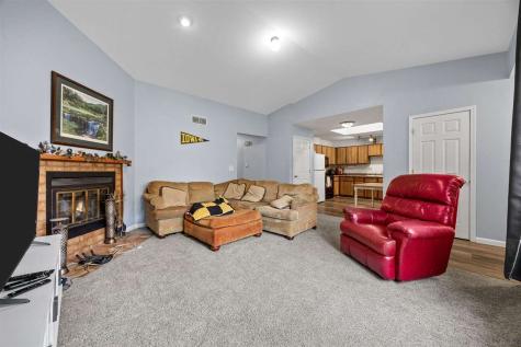 2264 Plaen View Drive Iowa City IA 52246