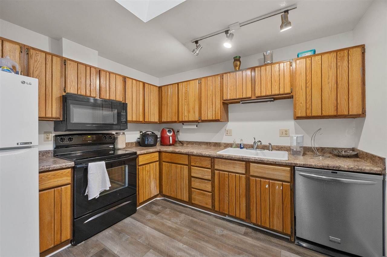 2264 Plaen View Drive Iowa City IA 52246