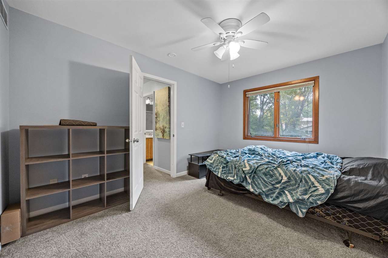 2264 Plaen View Drive Iowa City IA 52246
