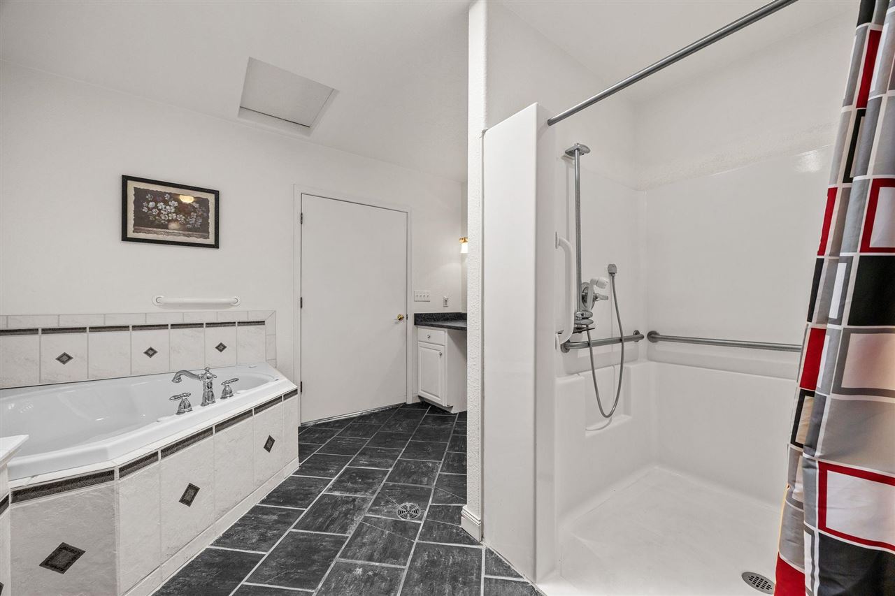 2426 Fruitland Boulevard SW Cedar Rapids IA 52404