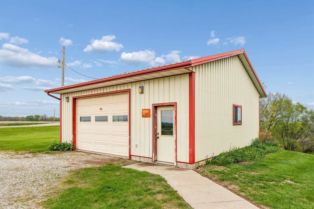 2686 H Avenue Williamsburg IA 52361