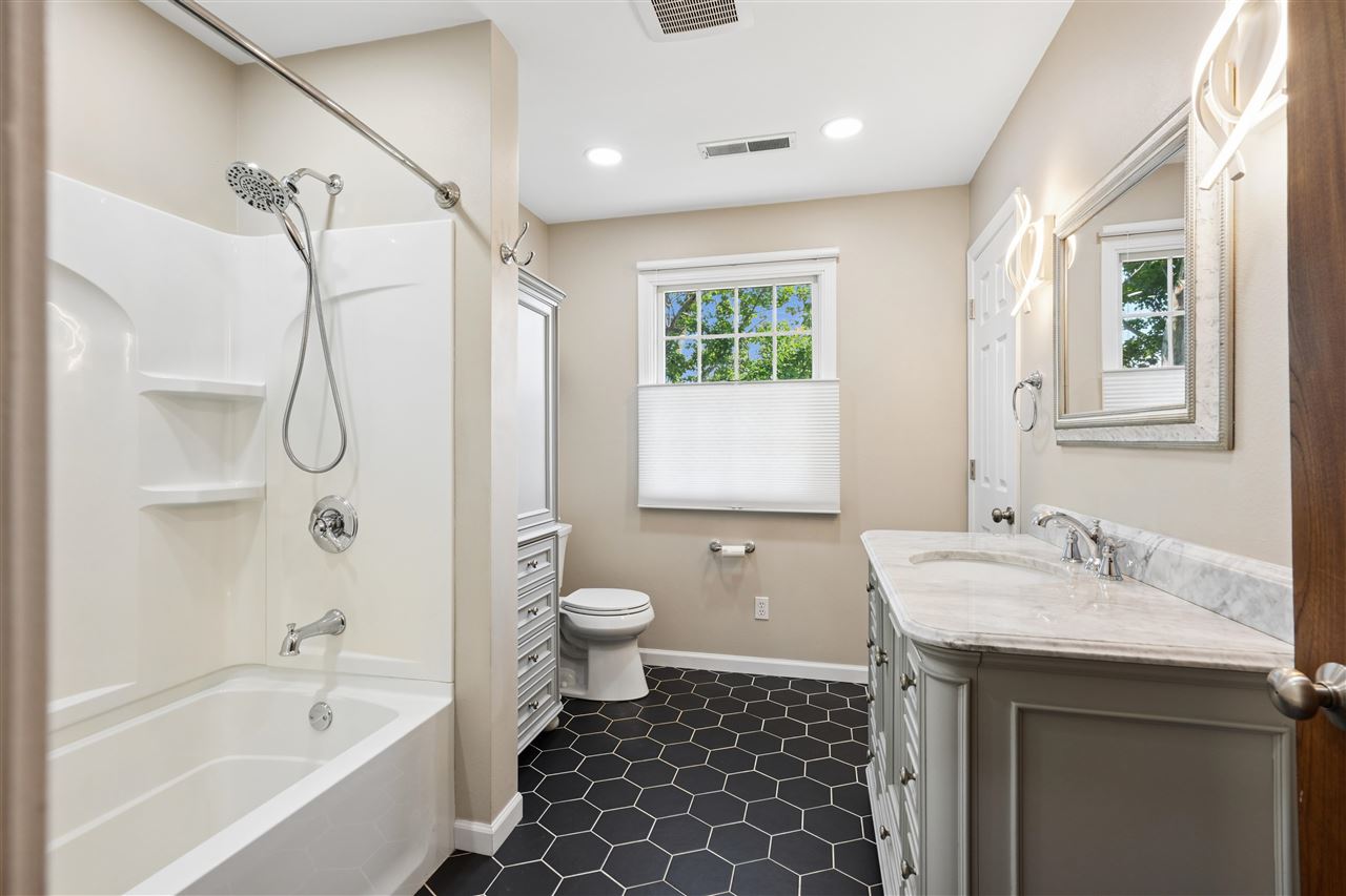 2 Bedford Court Iowa City IA 52317