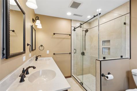 2 Bedford Court Iowa City IA 52240