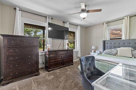 24 Gleason Drive Iowa City IA 52240