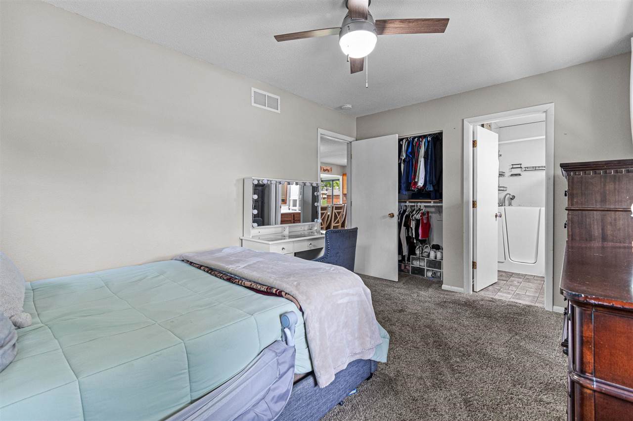 24 Gleason Drive Iowa City IA 52240