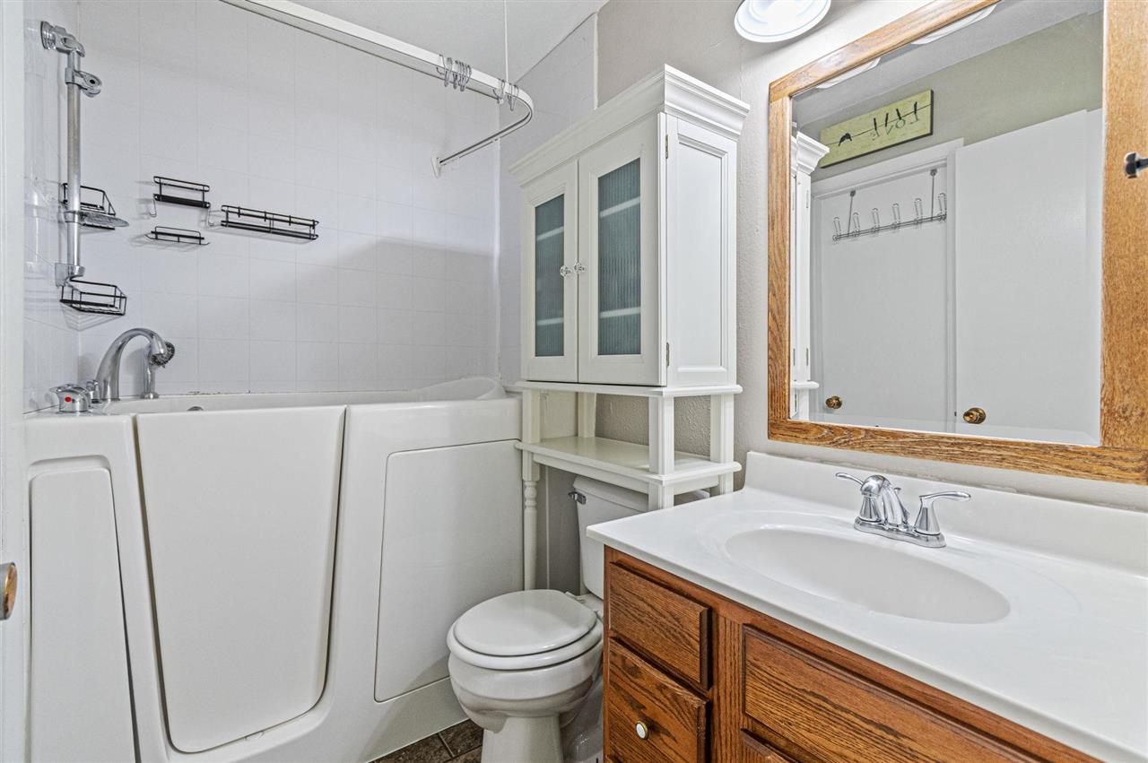 24 Gleason Drive Iowa City IA 52240