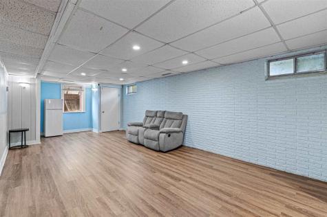 24 Gleason Drive Iowa City IA 52240