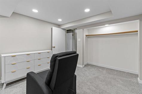 24 Gleason Drive Iowa City IA 52240