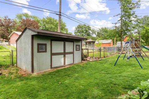 24 Gleason Drive Iowa City IA 52240
