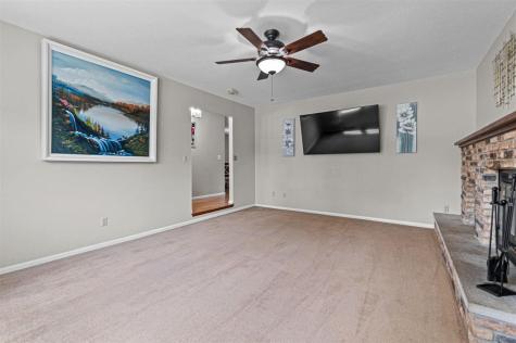 24 Gleason Drive Iowa City IA 52240