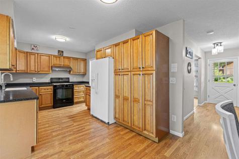 24 Gleason Drive Iowa City IA 52240