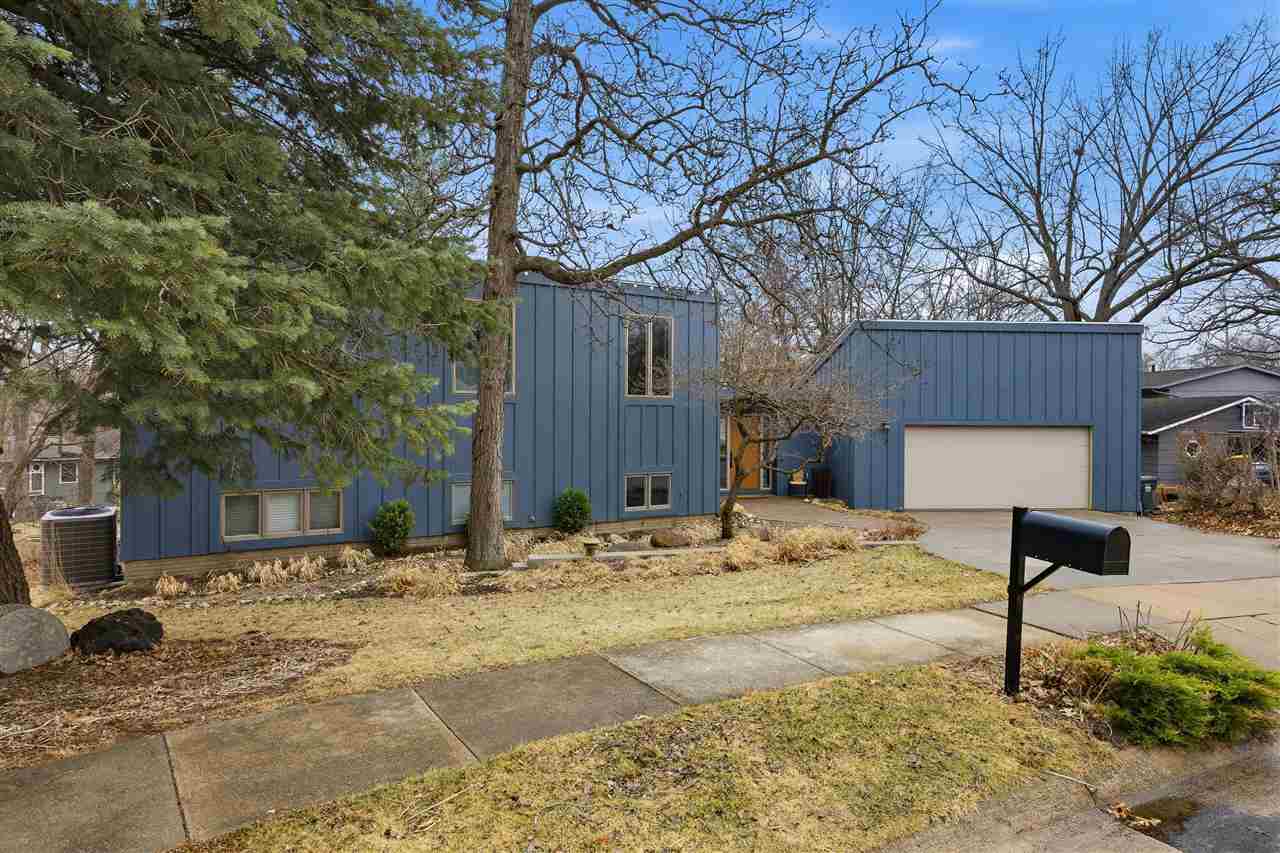 3 Wellesley Way Iowa City IA 52245