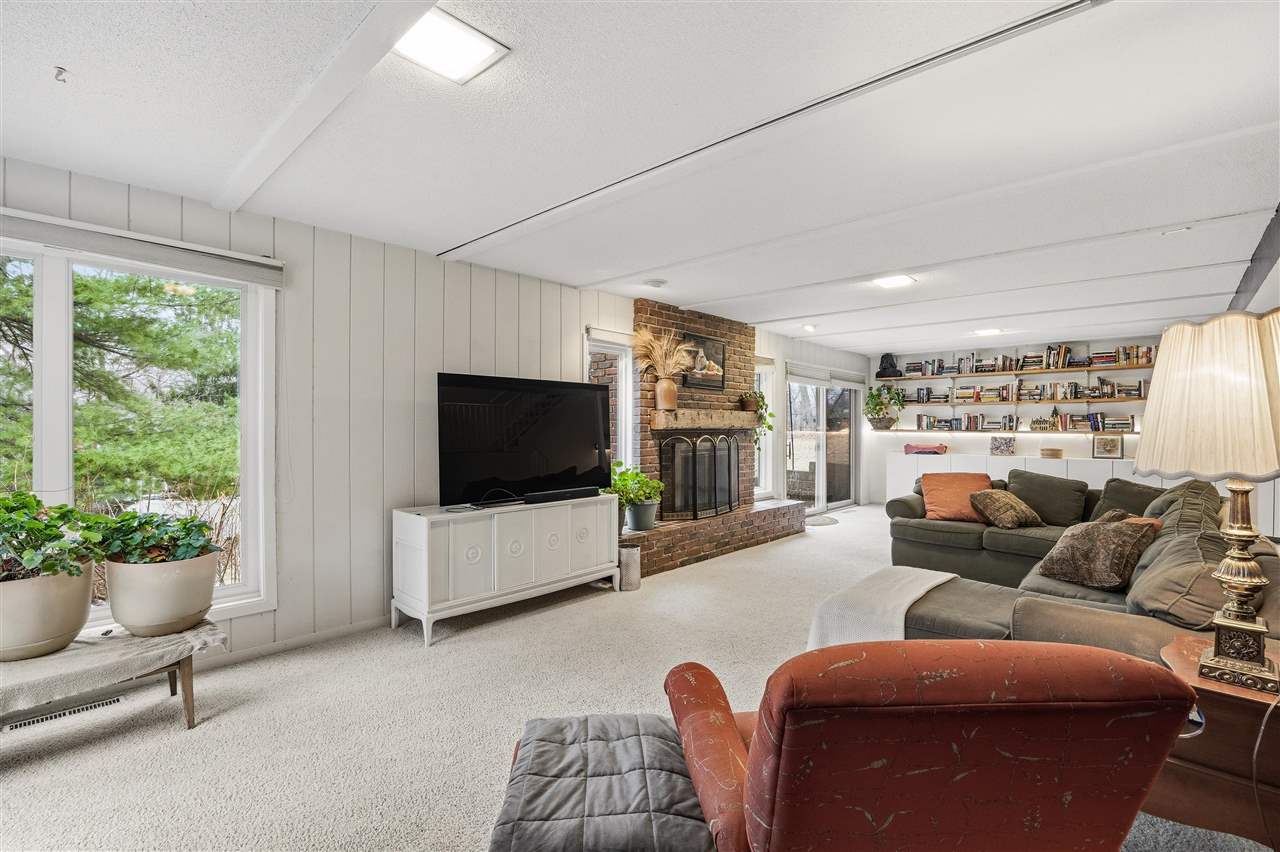 3 Wellesley Way Iowa City IA 52245