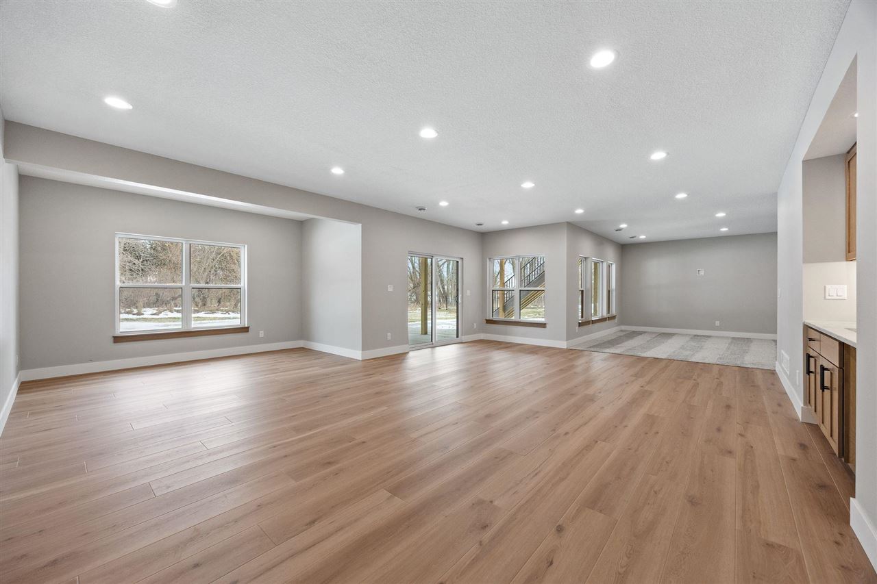 170 Pleasant Hill Drive NW Swisher IA 52338