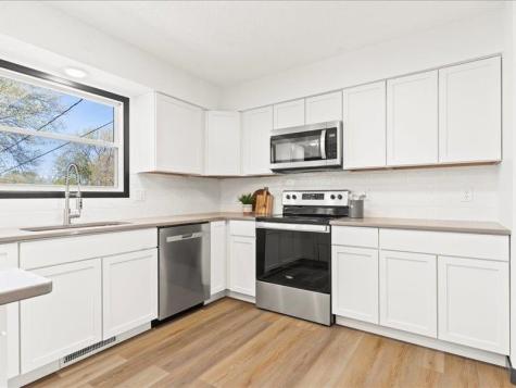 32 Gleason Drive Iowa City IA 52245