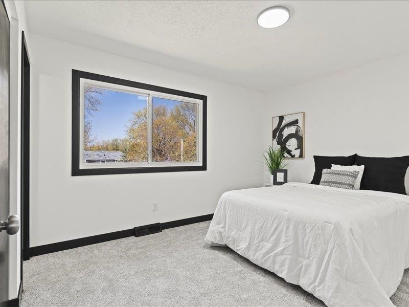 32 Gleason Drive Iowa City IA 52245