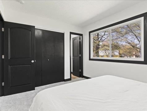 32 Gleason Drive Iowa City IA 52245