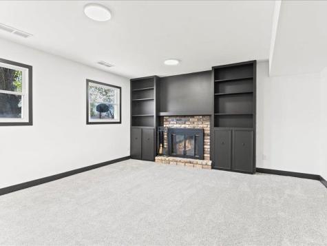 32 Gleason Drive Iowa City IA 52245