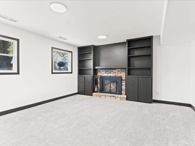 32 Gleason Drive Iowa City IA 52245