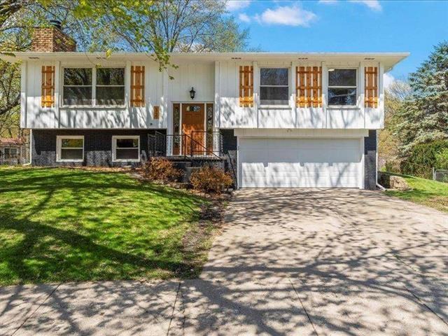 32 Gleason Drive Iowa City IA 52245