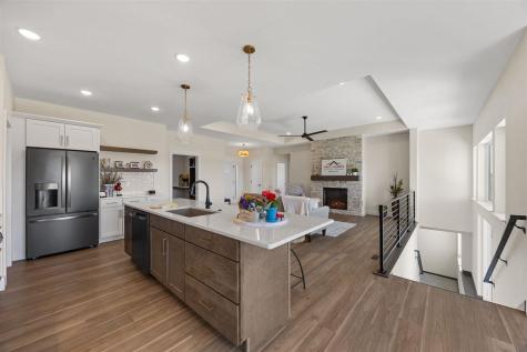 3007 Prairielight Court Hiawatha IA 52233